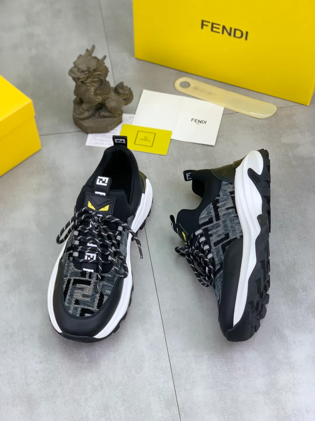 ​Men's shoes 💰P440 💰【New】Little monster 🆘 New FENDI 🕶️🕶️Simple routing effect, showing an elegant and cool driving shoe 🎬Using imported calfskin + first-layer pigskin lining🐂Excellent material🎬Detailed workmanship 🤗Comfortable foot feel➰➰. ​Pair it with any outfit to show your taste and temperament, low-key luxury ♻️Design ​simple and elegant ​noble and fashionable 🍃​Very loved and favored by trendy men 💓❤️Size: 38-44 (45 customized) 3️⃣ colors available